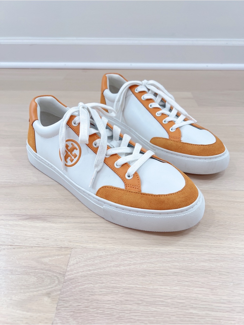 Tory Burch Color Block T Logo Leather Sneakers White Orange Women’s US 10.5 NWT - Picture 5 of 12